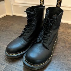 Barely worn Dr. Martens 1460 Womens Virginia Leather Boots